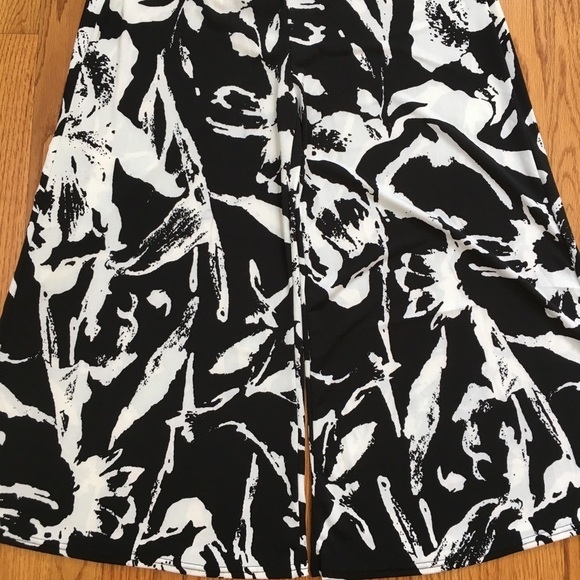 Liduaya High Rise Black White Flower Pull On Wide Flare Leg Cropped Slouchy Pant - Picture 14 of 16